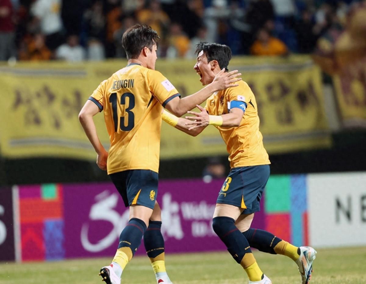 关于赛地聚焦——亚冠国际比赛日热度飙升;尤文图斯手感冰凉;球迷炸锅;高层口径保持一致的信息 关于赛地聚焦——亚冠国际比赛日热度飙升;尤文图斯手感冰凉;球迷炸锅;高层口径保持一致的信息